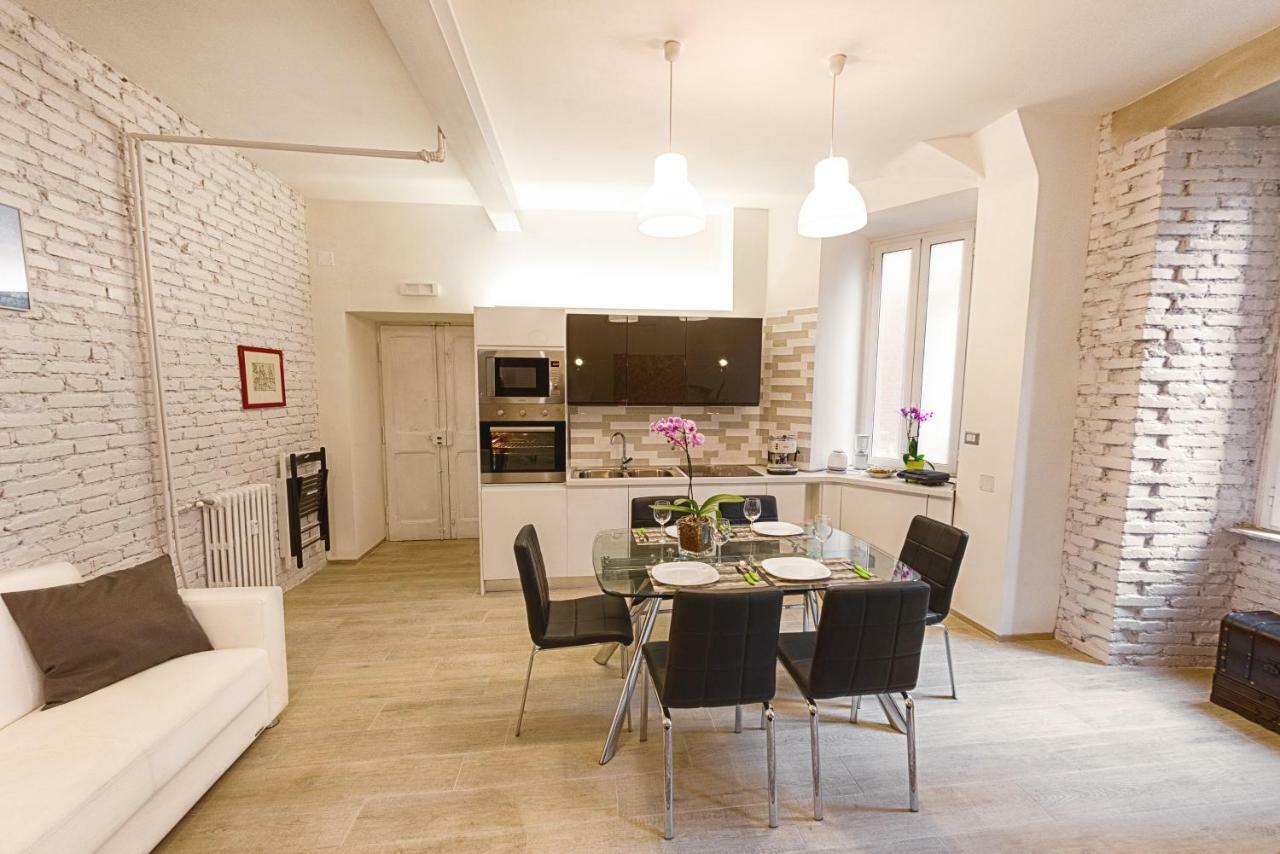 Modern Apartment Near Colosseum Rome Buitenkant foto