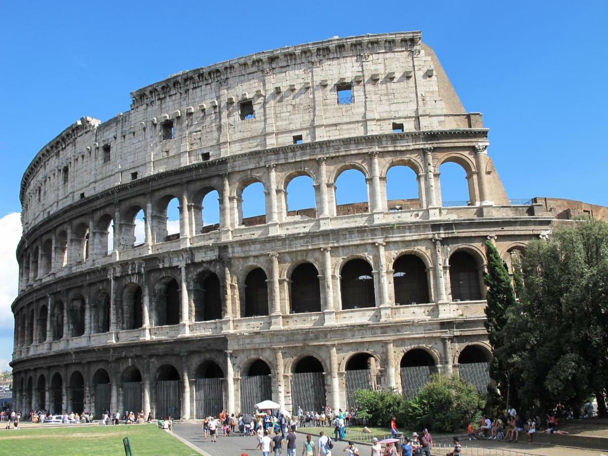 Modern Apartment Near Colosseum Rome Buitenkant foto